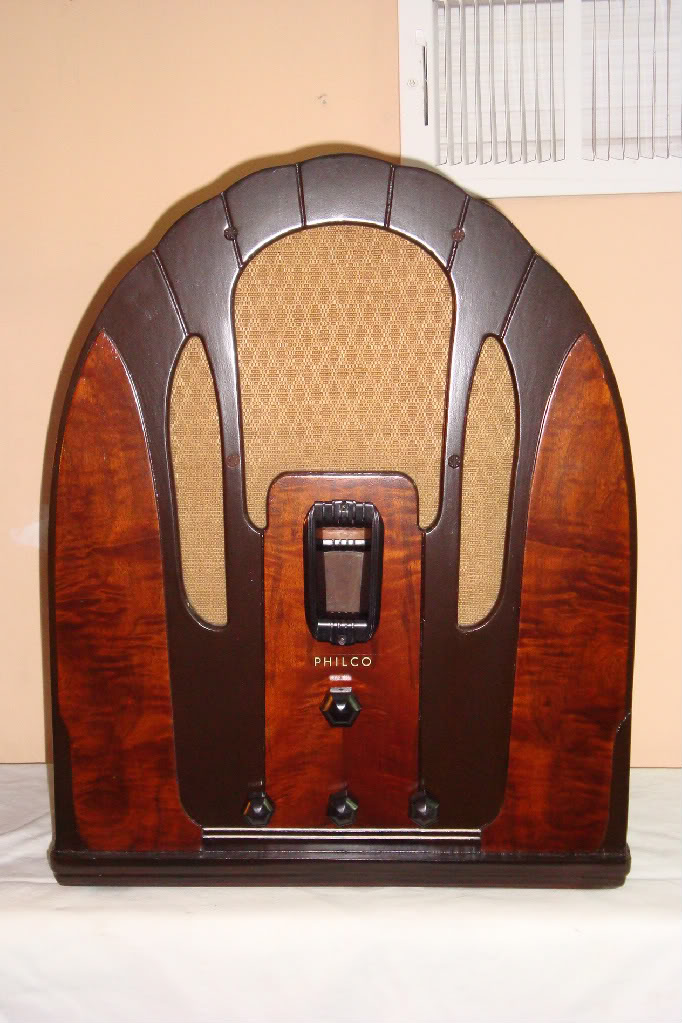 The PHILCO Phorum Take a look! Model 144B Cathedral